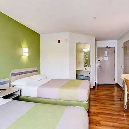 Super 8 By Wyndham Aurora East Hotel